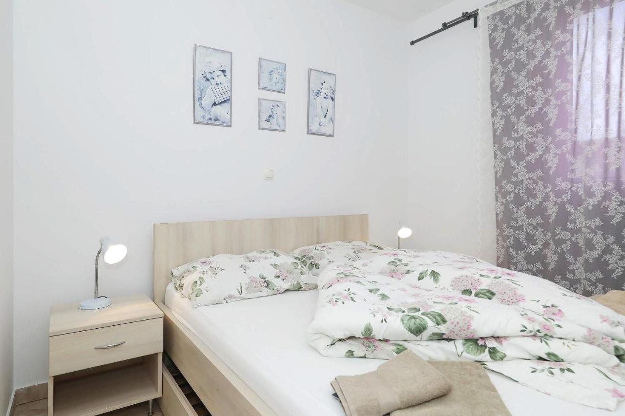 Apartments Punta Privlaka  Exterior photo